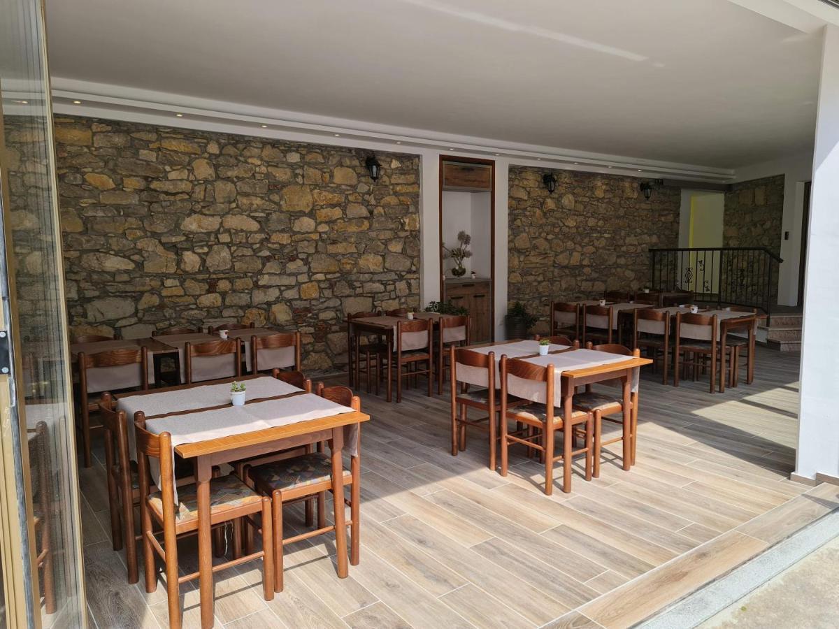 Restaurant & Apartments Getaway Pri Kobalu Vipava Eksteriør billede