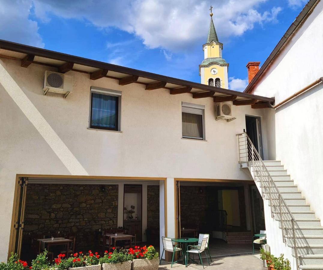 Restaurant & Apartments Getaway Pri Kobalu Vipava Eksteriør billede