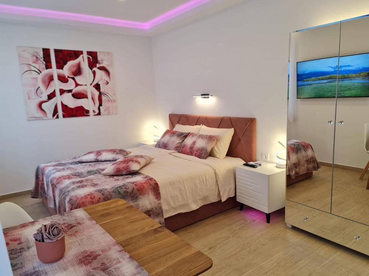 Restaurant & Apartments Getaway Pri Kobalu Vipava Eksteriør billede
