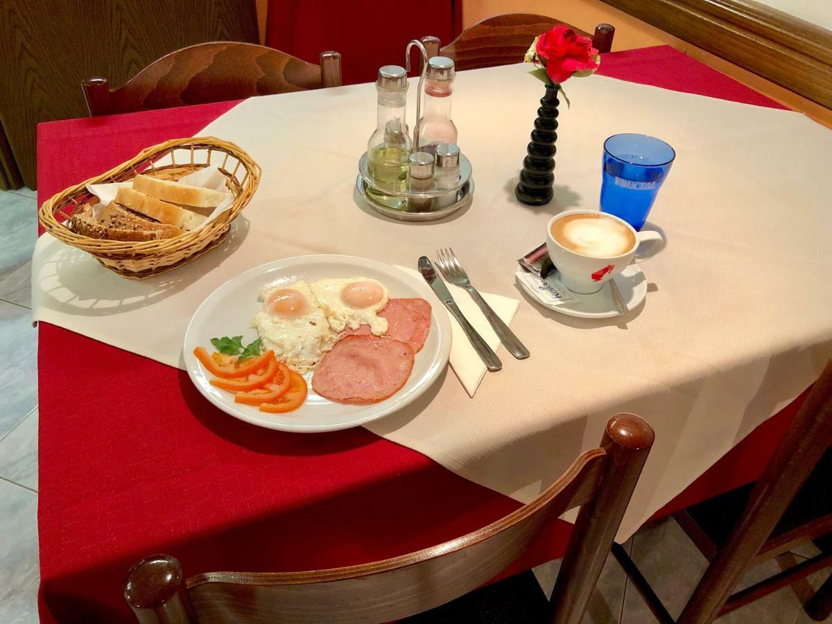 Restaurant & Apartments Getaway Pri Kobalu Vipava Eksteriør billede